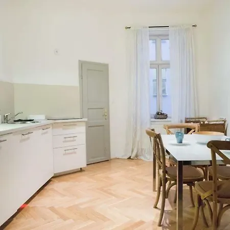 Apartment Charlie *